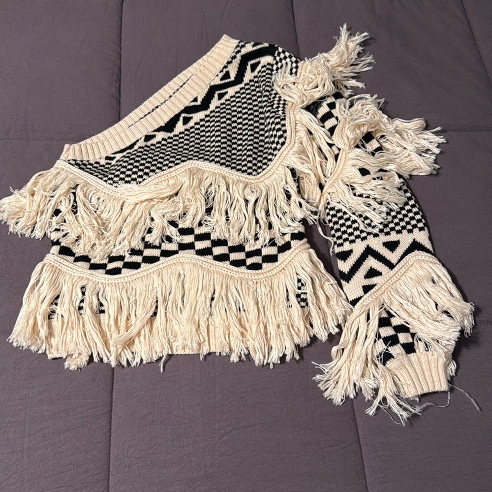 HP!! 🥳House of Harlow one shoulder fringe top
